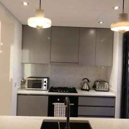 Sleeps 10 With Air Con And Wifi