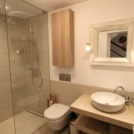Villa Sleeps 10 With Air Con And Wifi