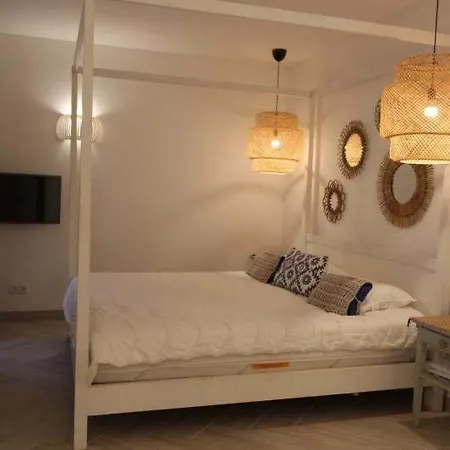 Sleeps 10 With Air Con And Wifi וילה