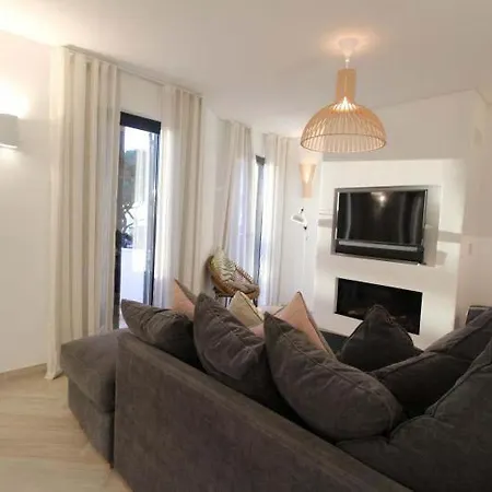 Sleeps 10 With Air Con And Wifi וילה ואלה דה לובו