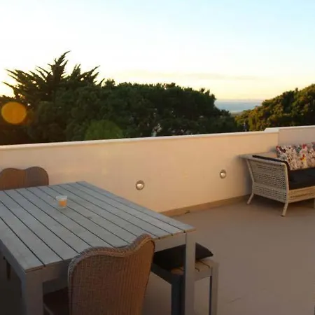 Sleeps 10 With Air Con And Wifi Villa