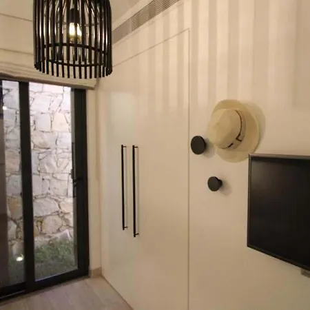 וילה Sleeps 10 With Air Con And Wifi ואלה דה לובו